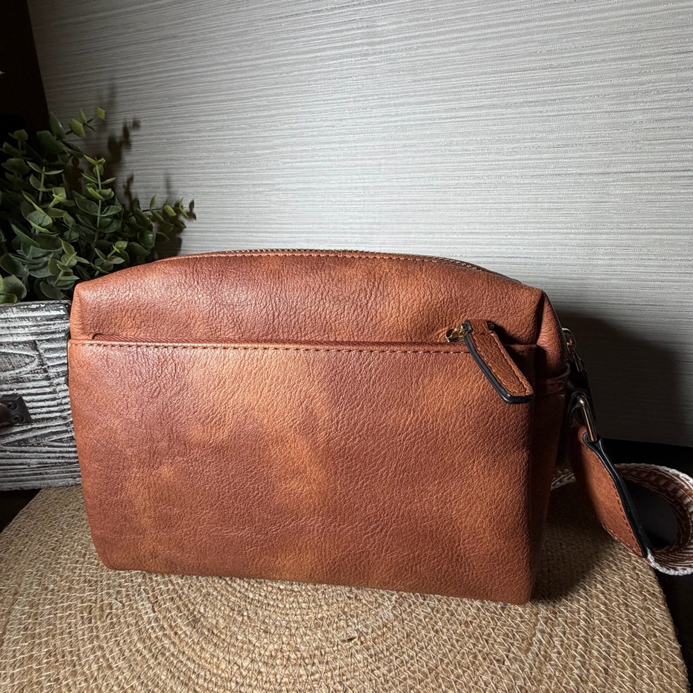 Bostanian Tan Crossbody Bag with Geometric Strap like new used once - Picture 5 of 15